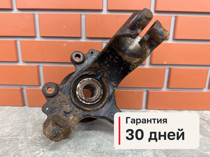 Кулак Ford Focus 2 1.6 SIDA 2008 перед. прав. (б/у)