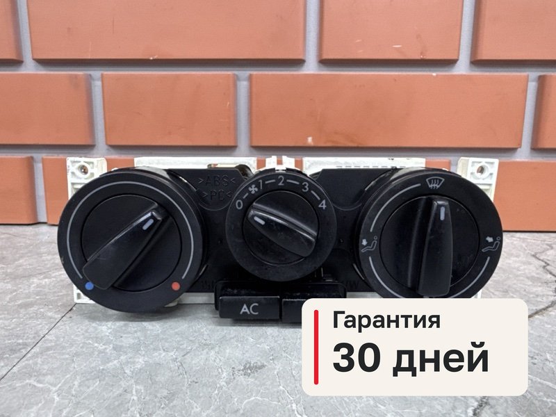 Блок управления печкой Volkswagen Golf MK4 1.6 AZD 2000 (б/у)