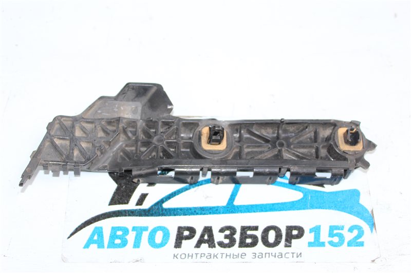 Крепление бампера заднее правое Yaris 2004-2007 SCP90 1SZ-FE