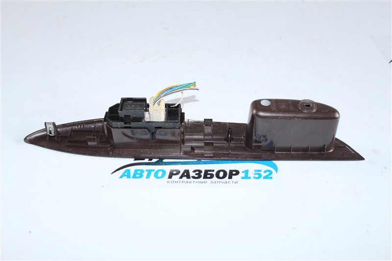 Кнопка стеклоподъекника задняя правая TOYOTA Prius NHW11 1NZ-FXE