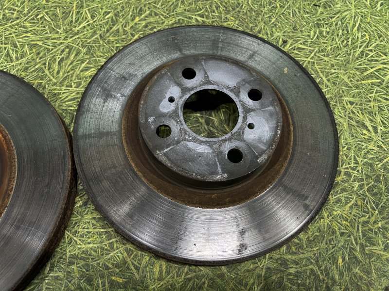 Тормозной диск передний Toyota Corolla Axio NZE164 1NZ-FE