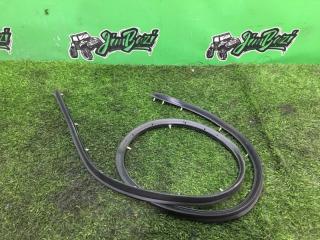 Уплотнительная резинка двери задняя правая Infiniti QX56 2005г [071]