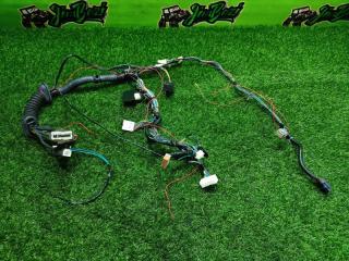 Коса двери передняя правая Infiniti QX56 2005г [094]