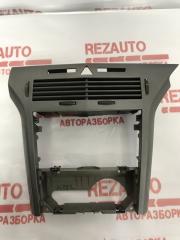 Запчасть рамка магнитолы Opel Astra 2005