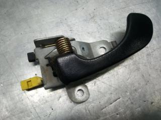 Запчасть ручка внутренняя передняя левая Mitsubishi Carisma 2003