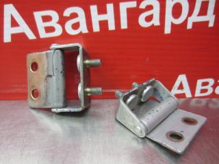 Запчасть кронштейн крышки багажника Mazda Demio 2001