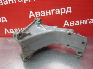 Кронштейн двигателя правый Volkswagen Passat