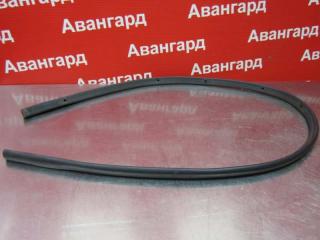 Уплотнитель Nissan Bluebird 2001