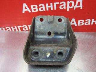 Запчасть кронштейн правый Nissan Bluebird 2001