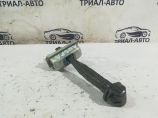 Запчасть ограничитель двери задний правый Opel Astra J 2010-2012