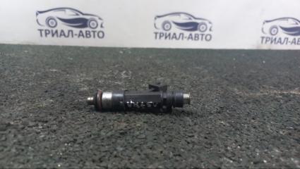 Форсунка топливная Opel Astra J 2010