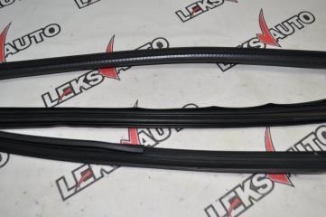 Уплотнитель стекла двери левый VehiCross 1998 UGS25DW 6VD1 Уплотнитель стекла двери левый VehiCross 1998 UGS25DW 6VD1