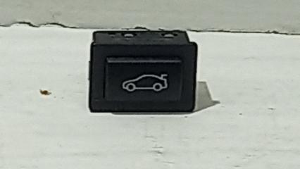 Запчасть кнопка открывания багажника BMW 3-SERIES GT 2018
