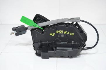 Запчасть замок двери задний правый SKODA OCTAVIA 2012+