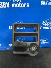 Запчасть рамка магнитолы Isuzu Bighorn