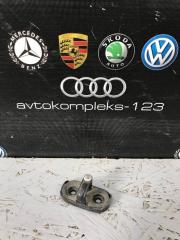 Запчасть ответная часть замка багажника задняя Volkswagen Touran 2009