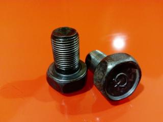 Запчасть болт маховика Mazda