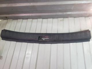 Запчасть накладка замка багажника Land Rover Freelander 2010