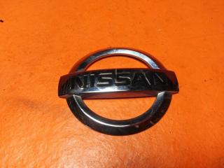Запчасть эмблема крышки багажника задняя Nissan Pathfinder 2015