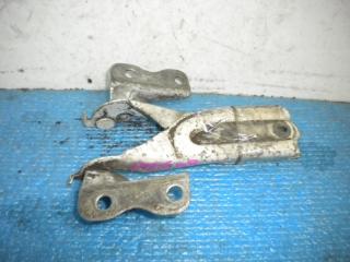Запчасть кронштейн капота Daihatsu Pyzar 1996-2002