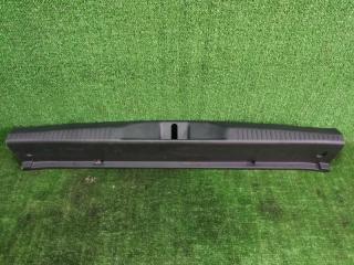 Запчасть накладка замка багажника TOYOTA IST 2008