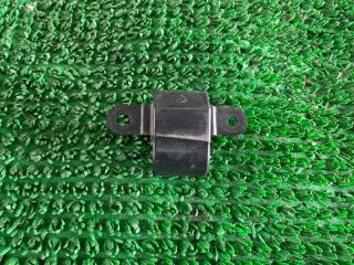 Запчасть отбойник двери багажника Toyota Lx570 2008