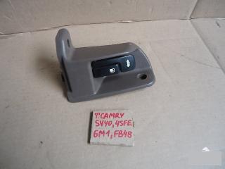 Запчасть ручка открывания бензобака TOYOTA CAMRY SV40 64640-32090-E1 контрактная Ручка открывания бензобака TOYOTA CAMRY SV40 64640-32090-E1 контрактная