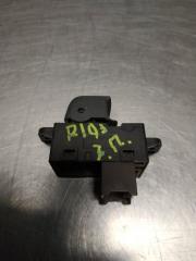 Запчасть кнопка стеклоподъемника задняя правая Kia Rio 3 2013
