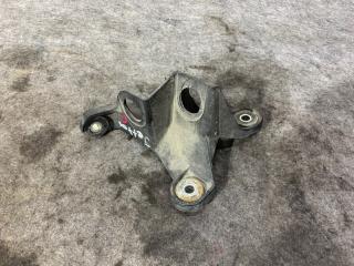 Запчасть кронштейн Volkswagen Jetta