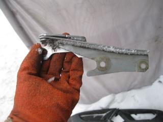 Петля капота левая MITSUBISHI OUTLANDER 1 2003-2008