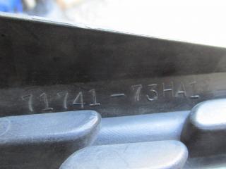 Решетка радиатора передняя правая Nissan Moco MG21S
