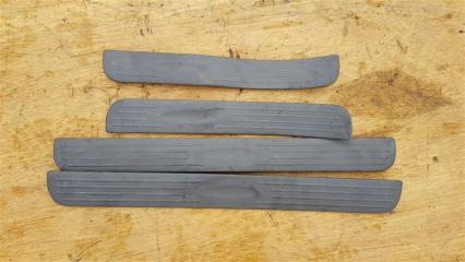 Накладки на пороги Prius 2000-2003 NHW11 1NZ-FXE Накладки на пороги Prius 2000-2003 NHW11 1NZ-FXE