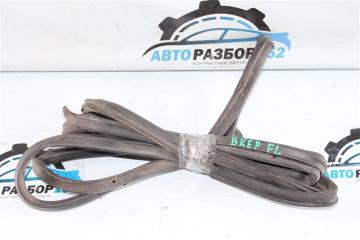 Дверной уплотнитель передний левый Mazda 3 2003-2008