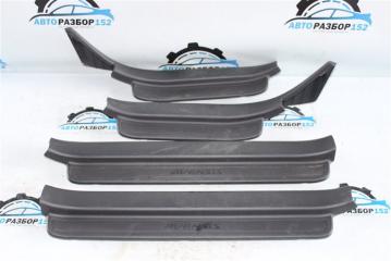 Запчасть накладки на пороги TOYOTA Avensis 2003-2008