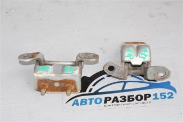 Петли дверные задние правые Nissan Cefiro 1998-2003