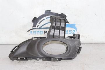 Рамка противотуманки правая Mazda 3 2003-2008