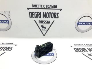 Запчасть кронштейн радиатора Volvo XC70 2011