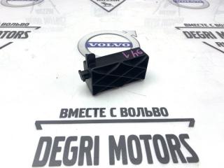 Запчасть кронштейн радиатора Volvo XC70 2008