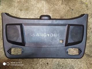 Обшивка двери багажника Ssangyong Rexton