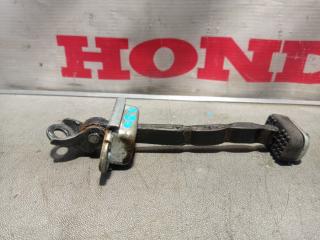 Ограничитель двери передний правый Honda CR-V 2006-2011