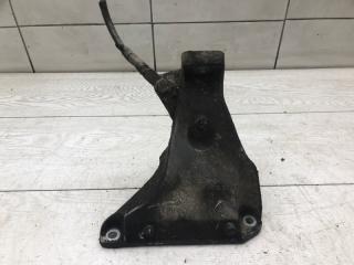 Кронштейн двигателя правый VW Passat 2004